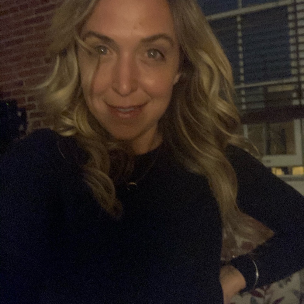 🖤🤍Meet your Posher, Christine🤍🖤